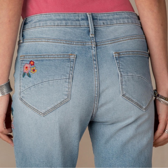 Driftwood Jackie Floral History Jeans. New with tags. - Picture 7 of 7